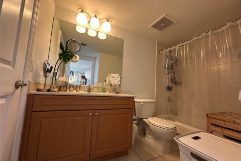 Купить кондоминиум в Майами, Флорида 1 спальня, 65.96м2, № 1971893 - фото 14