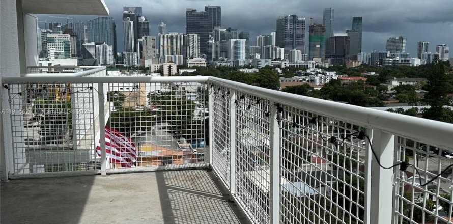 Кондоминиум с 1 спальней в Майами, Флорида № 1971893