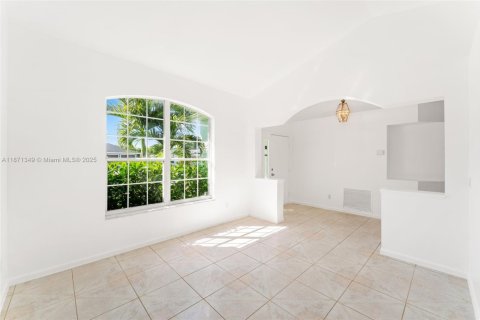 Снять в аренду виллу или дом в Порт-Сент-Луси, Флорида 3 спальни, 144.83м2, № 1919964 - фото 5