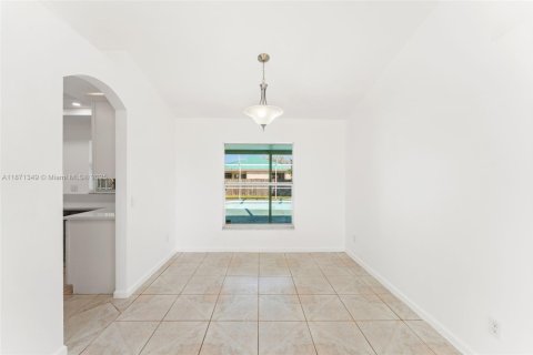 Снять в аренду виллу или дом в Порт-Сент-Луси, Флорида 3 спальни, 144.83м2, № 1919964 - фото 6