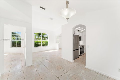 Снять в аренду виллу или дом в Порт-Сент-Луси, Флорида 3 спальни, 144.83м2, № 1919964 - фото 7