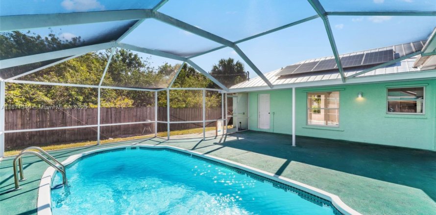 Дом в Порт-Сент-Луси, Флорида 3 спальни, 144.83м2 № 1919964