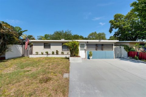 House in Largo, Florida 4 bedrooms, 120.87 sq.m. № 2217771