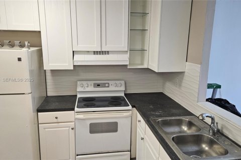 Copropriété à louer à Plantation, Floride: 1 chambre, 87.33 m2 № 1976425 - photo 3