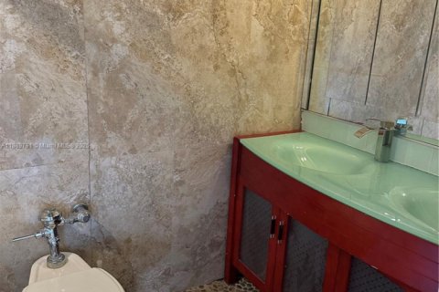 Condominio en venta en Hallandale Beach, Florida, 1 dormitorio, 32.33 m2 № 1943611 - foto 2
