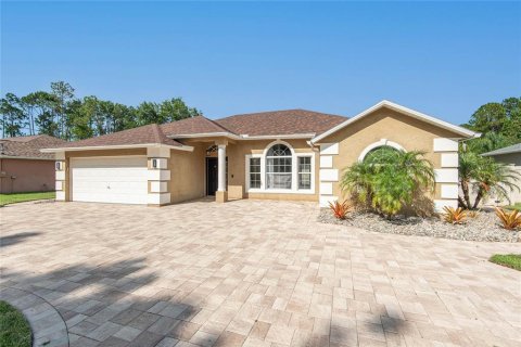 House in Palm Coast, Florida 4 bedrooms, 183.11 sq.m. № 1866317 - photo 1
