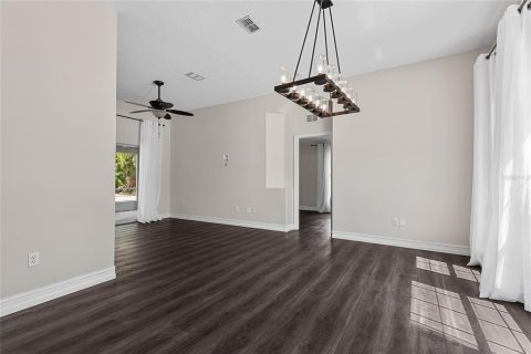 House in Palm Coast, Florida 4 bedrooms, 183.11 sq.m. № 1866317 - photo 5