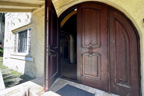 Купить виллу или дом в Бискейн-Парк, Флорида 5 спален, 365.38м2, № 1991478 - фото 17