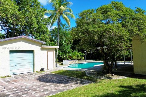 Купить виллу или дом в Бискейн-Парк, Флорида 5 спален, 365.38м2, № 1991478 - фото 4