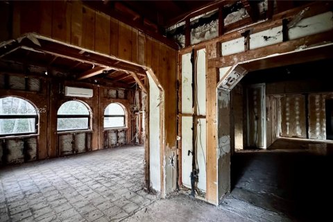 Купить виллу или дом в Бискейн-Парк, Флорида 5 спален, 365.38м2, № 1991478 - фото 6