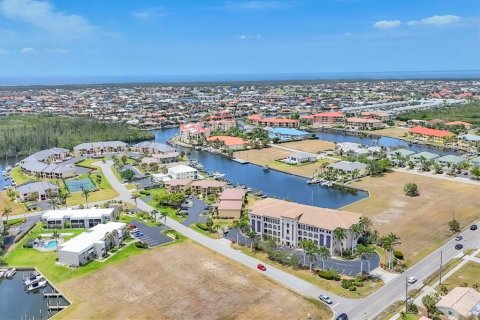 Condominio en alquiler en Punta Gorda, Florida, 3 dormitorios, 171.4 m2 № 1826993 - foto 5