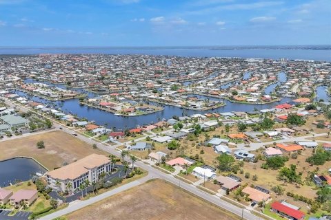 Condominio en alquiler en Punta Gorda, Florida, 3 dormitorios, 171.4 m2 № 1826993 - foto 3