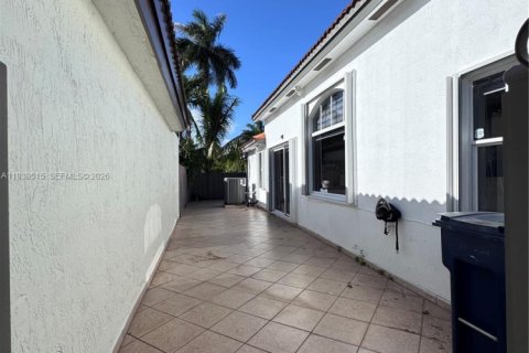 Снять в аренду виллу или дом в Майами, Флорида 3 спальни, 154.03м2, № 2004251 - фото 19