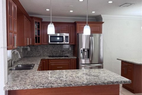 Снять в аренду виллу или дом в Майами, Флорида 3 спальни, 154.03м2, № 2004251 - фото 8