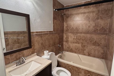 Снять в аренду виллу или дом в Майами, Флорида 3 спальни, 154.03м2, № 2004251 - фото 14