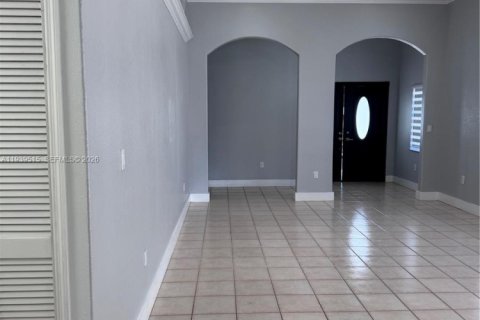 Снять в аренду виллу или дом в Майами, Флорида 3 спальни, 154.03м2, № 2004251 - фото 4