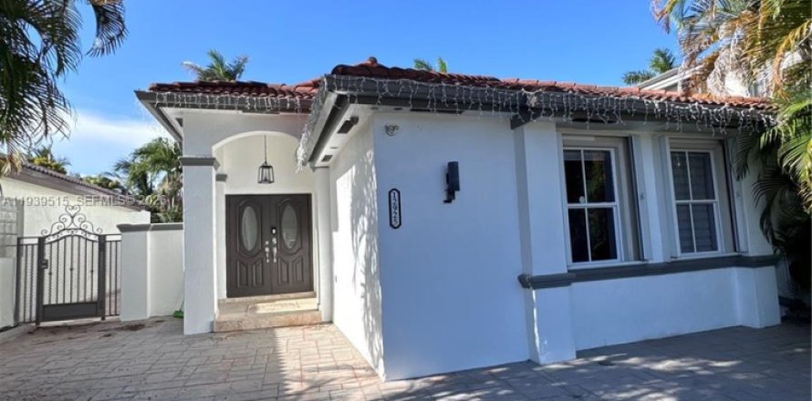 Дом в Майами, Флорида 3 спальни, 154.03м2 № 2004251