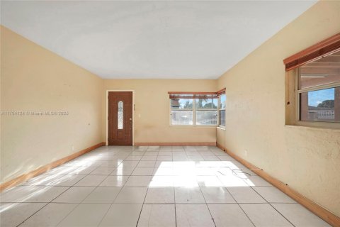 Casa en venta en Hialeah, Florida, 3 dormitorios, 103.49 m2 № 1708265 - foto 5