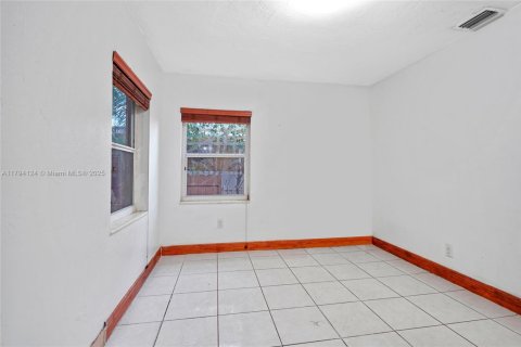 Casa en venta en Hialeah, Florida, 3 dormitorios, 103.49 m2 № 1708265 - foto 16