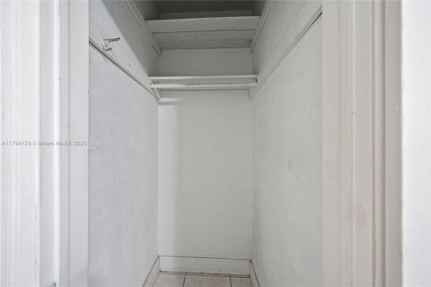 Casa en venta en Hialeah, Florida, 3 dormitorios, 103.49 m2 № 1708265 - foto 21