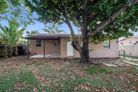 Casa en venta en Hialeah, Florida, 3 dormitorios, 103.49 m2 № 1708265 - foto 26