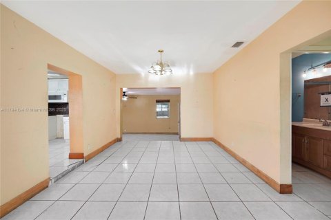 Casa en venta en Hialeah, Florida, 3 dormitorios, 103.49 m2 № 1708265 - foto 6