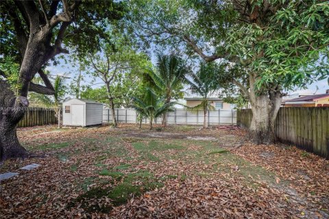 Casa en venta en Hialeah, Florida, 3 dormitorios, 103.49 m2 № 1708265 - foto 25