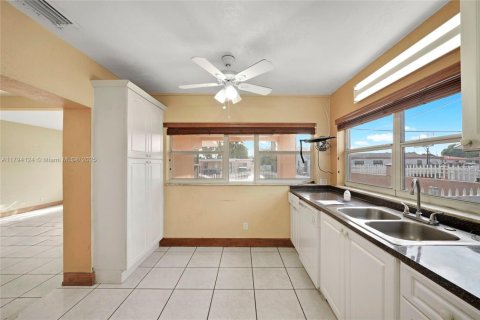 Casa en venta en Hialeah, Florida, 3 dormitorios, 103.49 m2 № 1708265 - foto 10