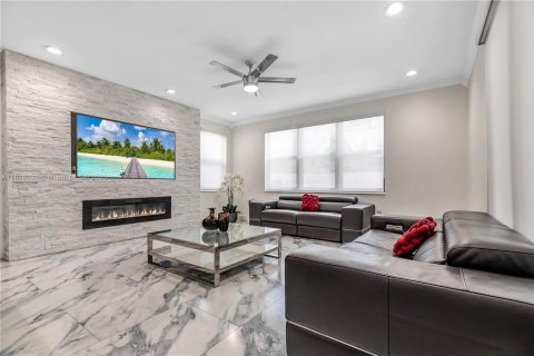 Villa ou maison à vendre à Miramar, Floride: 5 chambres, 306.21 m2 № 2034364 - photo 8