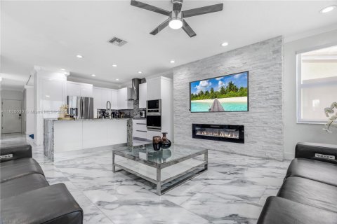 Villa ou maison à vendre à Miramar, Floride: 5 chambres, 306.21 m2 № 2034364 - photo 10