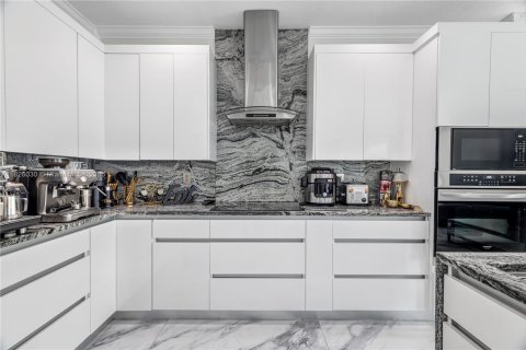 Villa ou maison à vendre à Miramar, Floride: 5 chambres, 306.21 m2 № 2034364 - photo 18