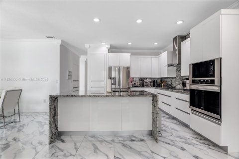 Villa ou maison à vendre à Miramar, Floride: 5 chambres, 306.21 m2 № 2034364 - photo 20