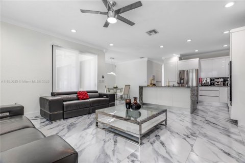 Villa ou maison à vendre à Miramar, Floride: 5 chambres, 306.21 m2 № 2034364 - photo 9