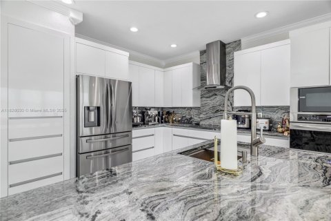 Villa ou maison à vendre à Miramar, Floride: 5 chambres, 306.21 m2 № 2034364 - photo 19