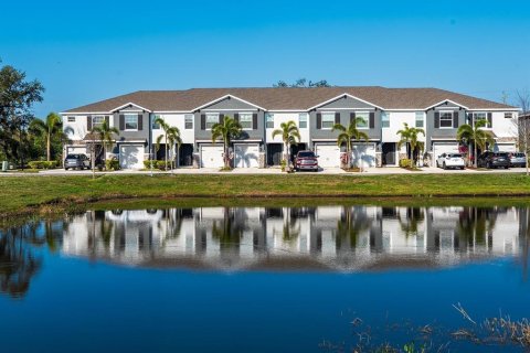 Adosado en venta en Sarasota, Florida, 3 dormitorios, 160.16 m2 № 1571598 - foto 1