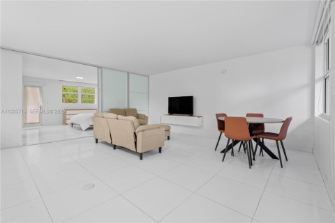 Снять в аренду квартиру в Майами-Бич, Флорида 1 спальня, 58.53м2, № 1992292 - фото 5