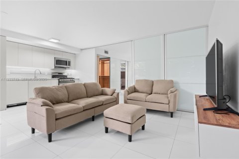 Снять в аренду квартиру в Майами-Бич, Флорида 1 спальня, 58.53м2, № 1992292 - фото 11