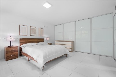 Снять в аренду квартиру в Майами-Бич, Флорида 1 спальня, 58.53м2, № 1992292 - фото 19