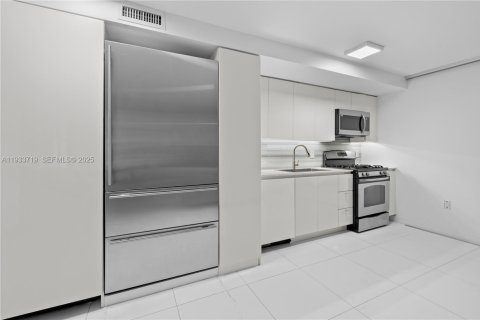 Снять в аренду квартиру в Майами-Бич, Флорида 1 спальня, 58.53м2, № 1992292 - фото 13