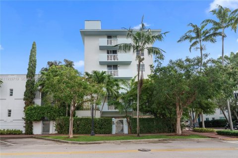 Снять в аренду квартиру в Майами-Бич, Флорида 1 спальня, 58.53м2, № 1992292 - фото 2