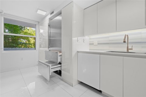 Снять в аренду квартиру в Майами-Бич, Флорида 1 спальня, 58.53м2, № 1992292 - фото 16