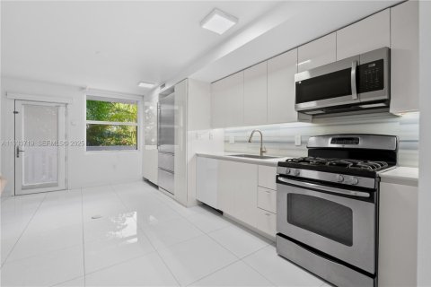 Снять в аренду квартиру в Майами-Бич, Флорида 1 спальня, 58.53м2, № 1992292 - фото 14