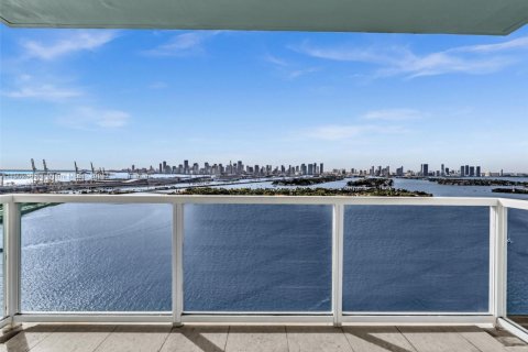 Condominio en alquiler en Miami Beach, Florida, 2 dormitorios, 100.15 m2 № 1953590 - foto 1