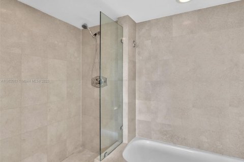 Condominio en alquiler en Miami Beach, Florida, 2 dormitorios, 100.15 m2 № 1953590 - foto 17