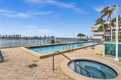 Condominio en alquiler en Miami Beach, Florida, 2 dormitorios, 100.15 m2 № 1953590 - foto 26
