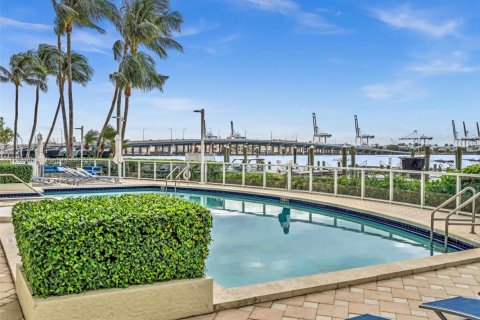 Condominio en alquiler en Miami Beach, Florida, 2 dormitorios, 100.15 m2 № 1953590 - foto 24