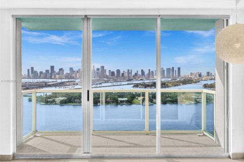 Condominio en alquiler en Miami Beach, Florida, 2 dormitorios, 100.15 m2 № 1953590 - foto 4