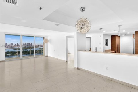 Condominio en alquiler en Miami Beach, Florida, 2 dormitorios, 100.15 m2 № 1953590 - foto 3
