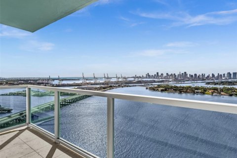 Condominio en alquiler en Miami Beach, Florida, 2 dormitorios, 100.15 m2 № 1953590 - foto 5
