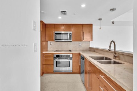 Condominio en alquiler en Miami Beach, Florida, 2 dormitorios, 100.15 m2 № 1953590 - foto 11